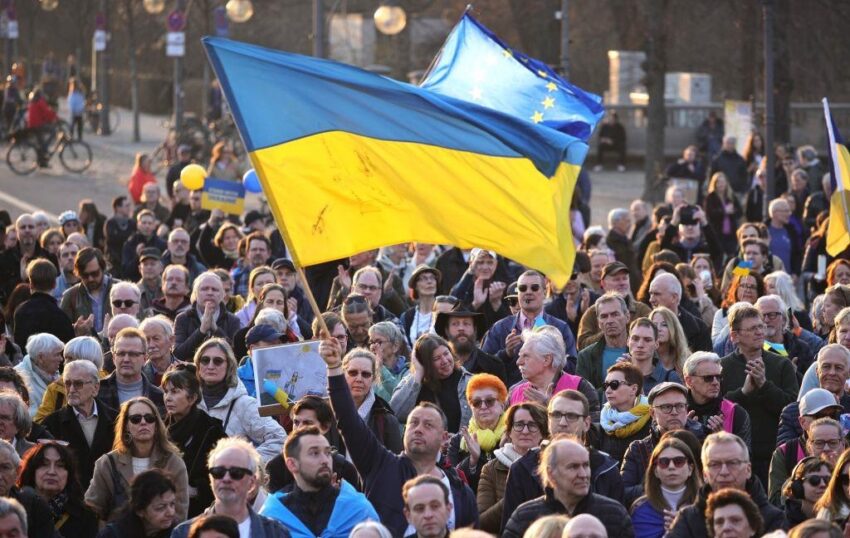 Новини України - Українці визначилися, чи справді уряд бореться з корупцією