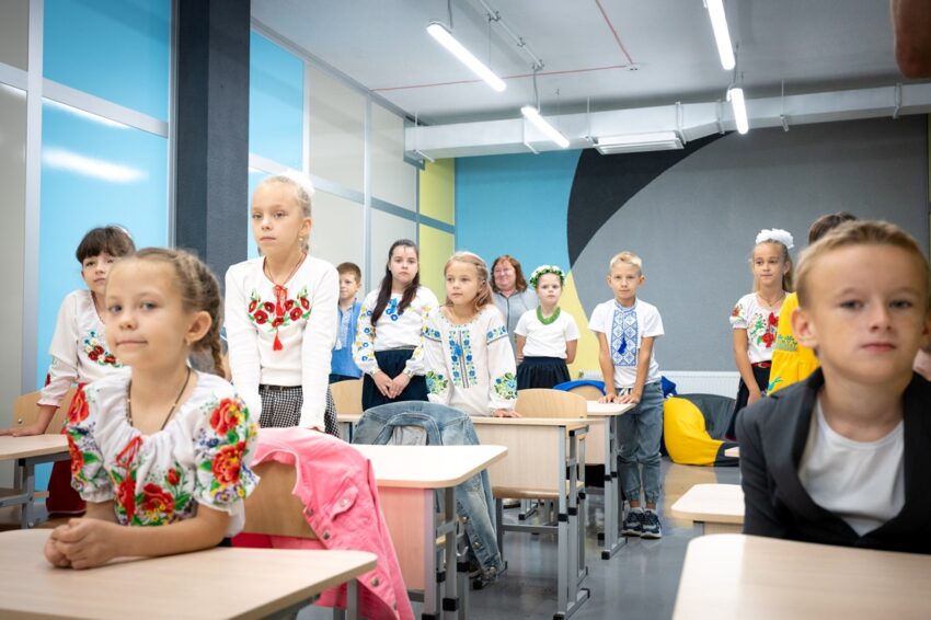 Новини України - За кордоном верифікували перші суботні та недільні українські школи