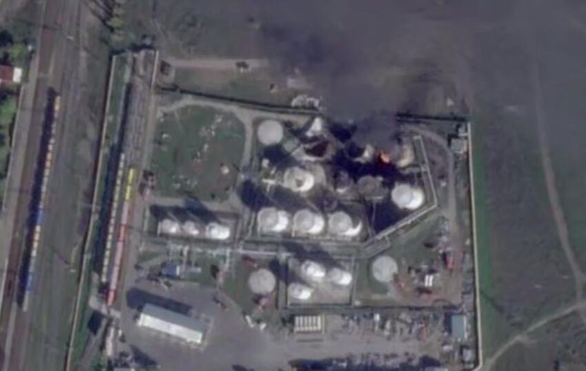 Новини України - ЗМІ показали знімки ураженої нафтобази в Криму