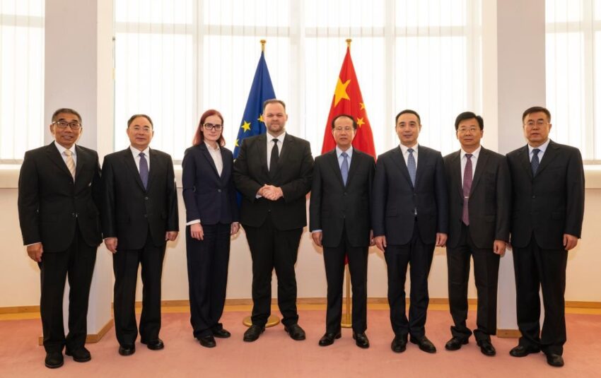 Новини світу - Зустріч депутатів ЄС і Китаю закінчилася суперечкою через Україну - ЗМІ