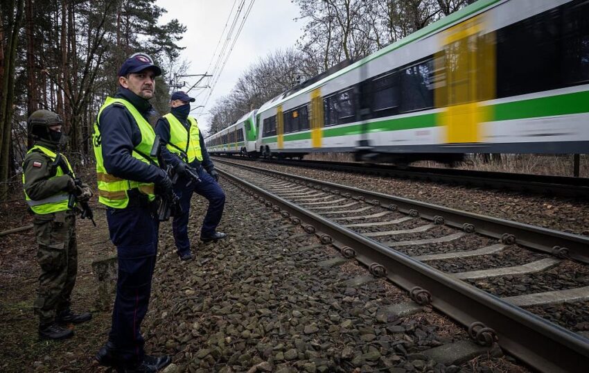 Новини світу - Диверсії в Польщі: в одного з затриманих виявили понад 40 паспортів РФ