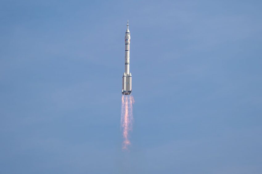 Технології - Китай запустив безпілотний корабель на космічну станцію