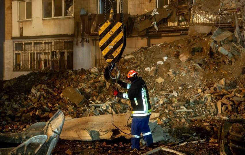 Новини України - В Тернополі третю добу триває розбір завалів