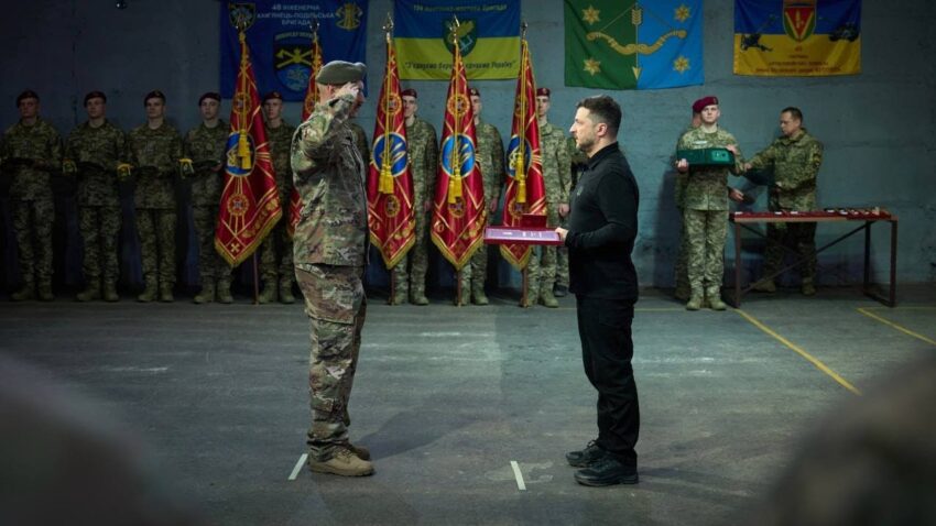 Володимир Зеленський вручив нагороди українським захисникам у Харкові